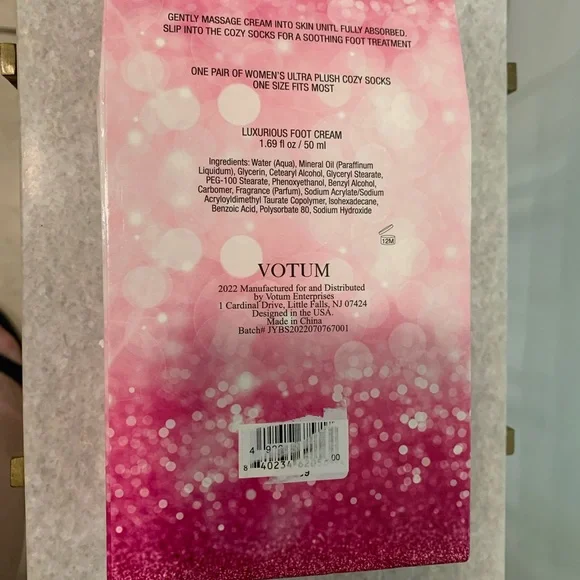 Cozy Socks & Foot Cream Set - Vibrant Pink - Picture 2 of 8